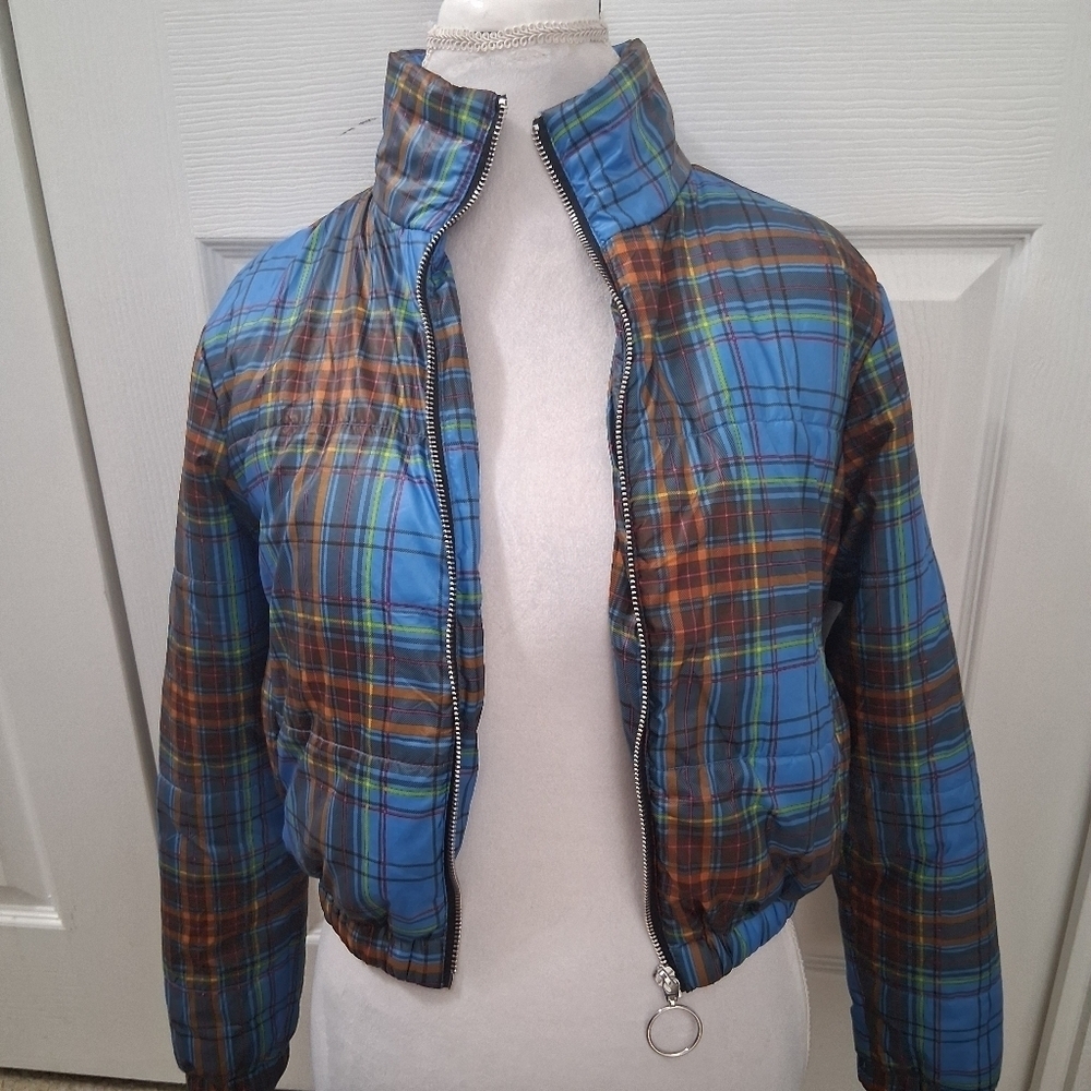 NWOT Blue Plaid Cropped Puffer Jacket Size XS